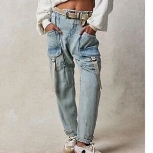Free People We The Free Hazel Pull-On Drop-Waist Jeans Size 
Perfected Blue
XS